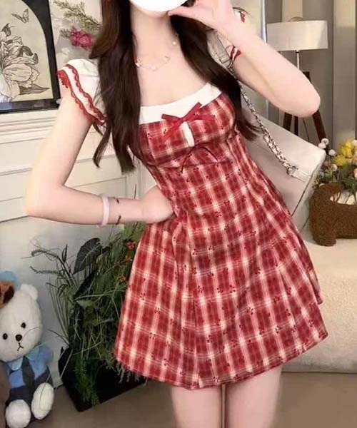 gossip!ロサンゼルス(ゴシップロサンゼルス)の「レッドチェック ガーリー フリルスリーブ ワンピース スクエアネック ハイウエスト A ライン コーデ 2026 夏(ワンピース・レディース・レッド・S/M)」の19枚目の写真