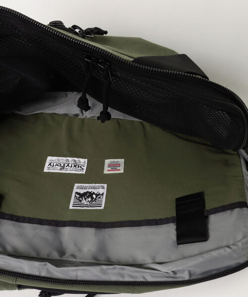 HIGH! STANDARD(ハイスタンダード)の「MT. RAINIER DESIGN × HIGH! STANDARD /SIXTY FORTY コンパクト ショルダーバッグ(ショルダーバッグ・メンズ・ブラック/グレー/ダークオリーブ/Moca・ONE SIZE)」の22枚目の写真