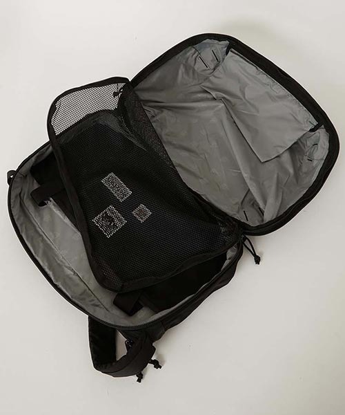HIGH! STANDARD(ハイスタンダード)の「MT. RAINIER DESIGN × HIGH! STANDARD /SIXTY FORTY コンパクト ショルダーバッグ(ショルダーバッグ・メンズ・ブラック/グレー/ダークオリーブ/Moca・ONE SIZE)」の11枚目の写真