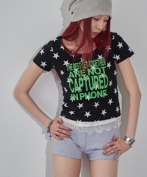 WHO'S WHO gallery(フーズフーギャラリー)の「【WEB限定】メッセージスタードットS/S TEE(Tシャツ/カットソー・レディース・オフホワイト/ブラック・FREE)」の1枚目の写真