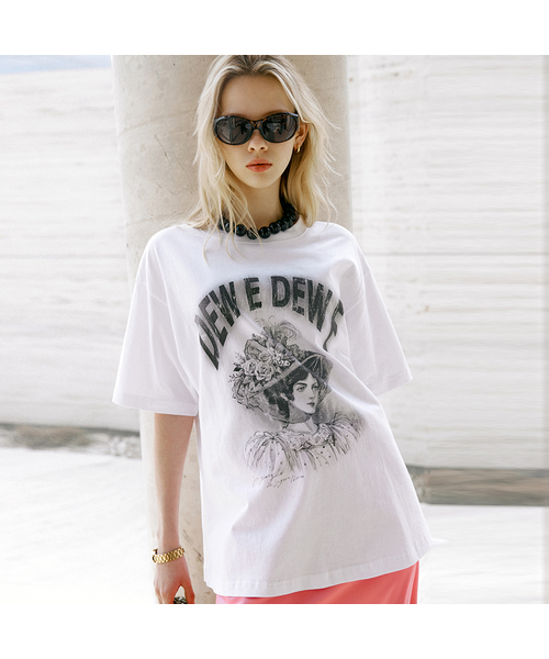 DEWEDEWE(デュイデュイ)の「レディースグラフィックトップ(2カラー)(Tシャツ/カットソー・レディース・グレー/ホワイト・FREE)」の1枚目の写真