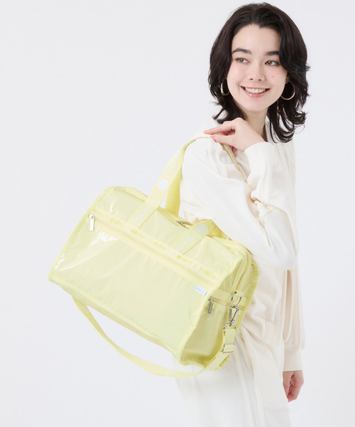 LeSportsac(レスポートサック)の「DELUXE MED WEEKENDER MH ロゴジャガードライムスナイデル(ボストンバッグ・レディース・イエロー・FREE)」の1枚目の写真