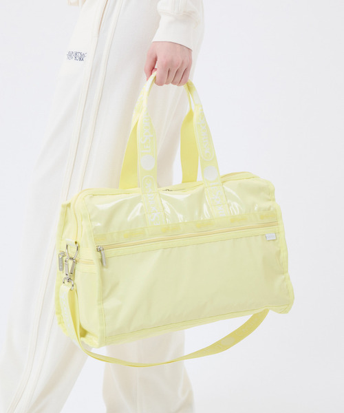 LeSportsac(レスポートサック)の「DELUXE MED WEEKENDER MH ロゴジャガードライムスナイデル(ボストンバッグ・レディース・イエロー・FREE)」の2枚目の写真