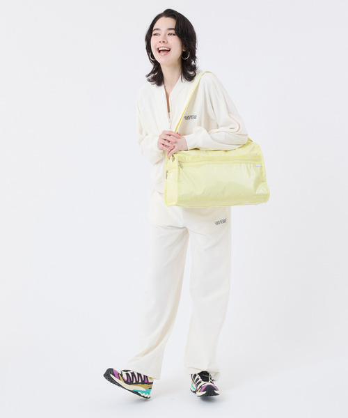 LeSportsac(レスポートサック)の「DELUXE MED WEEKENDER MH ロゴジャガードライムスナイデル(ボストンバッグ・レディース・イエロー・FREE)」の3枚目の写真