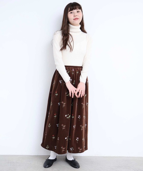 l'atelier du savon(アトリエドサボン)の「秋の草花 ベロア刺繍ロングスカート(スカート・レディース・ネイビー/ブラウン・FREE)」の20枚目の写真