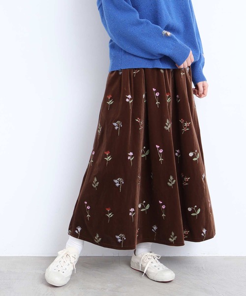 l'atelier du savon(アトリエドサボン)の「秋の草花 ベロア刺繍ロングスカート(スカート・レディース・ネイビー/ブラウン・FREE)」の21枚目の写真