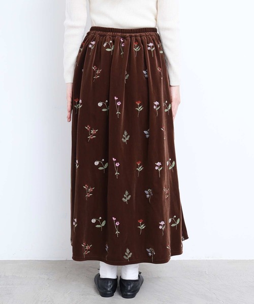 l'atelier du savon(アトリエドサボン)の「秋の草花 ベロア刺繍ロングスカート(スカート・レディース・ネイビー/ブラウン・FREE)」の15枚目の写真
