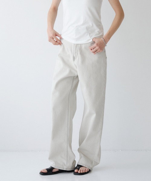 Nunc.(ヌンク)の「ストレートデニムパンツ(デニムパンツ・レディース・サックスブルー/ライトブルー/オフホワイト/ブラック・38/36/40)」の1枚目の写真