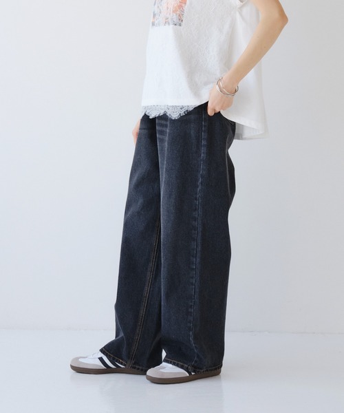 Nunc.(ヌンク)の「ストレートデニムパンツ(デニムパンツ・レディース・サックスブルー/ライトブルー/オフホワイト/ブラック・38/36/40)」の18枚目の写真