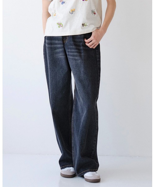 Nunc.(ヌンク)の「ストレートデニムパンツ(デニムパンツ・レディース・サックスブルー/ライトブルー/オフホワイト/ブラック・38/36/40)」の17枚目の写真