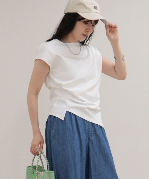 fredy emue(フレディエミュ)の「アシメデザインカットソーブラウス(Tシャツ/カットソー・レディース・オフホワイト/ベージュ/チャコールグレー/サックスブルー・38)」の1枚目の写真