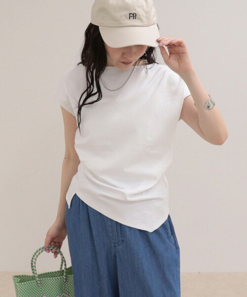 fredy emue(フレディエミュ)の「アシメデザインカットソーブラウス(Tシャツ/カットソー・レディース・オフホワイト/ベージュ/チャコールグレー/サックスブルー・38)」の14枚目の写真