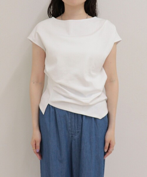 fredy emue(フレディエミュ)の「アシメデザインカットソーブラウス(Tシャツ/カットソー・レディース・オフホワイト/ベージュ/チャコールグレー/サックスブルー・38)」の15枚目の写真