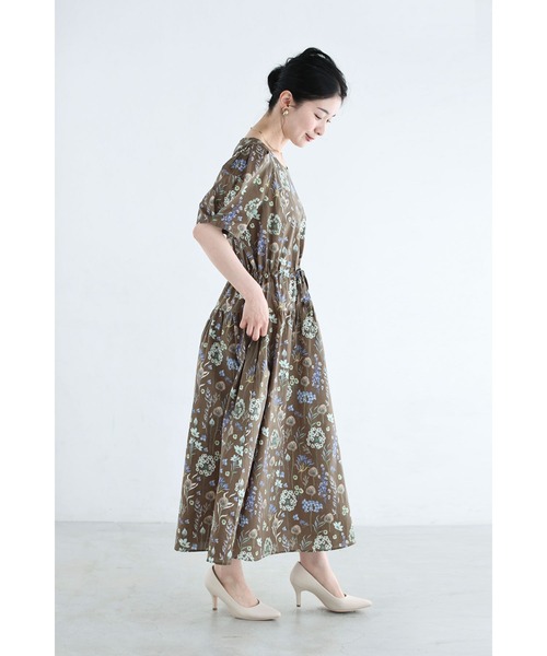 cawaii(カワイイ)の「ありのまま美しい花のデッサン画ミディアムワンピース(ワンピース・レディース・ブラウン・FREE)」の5枚目の写真