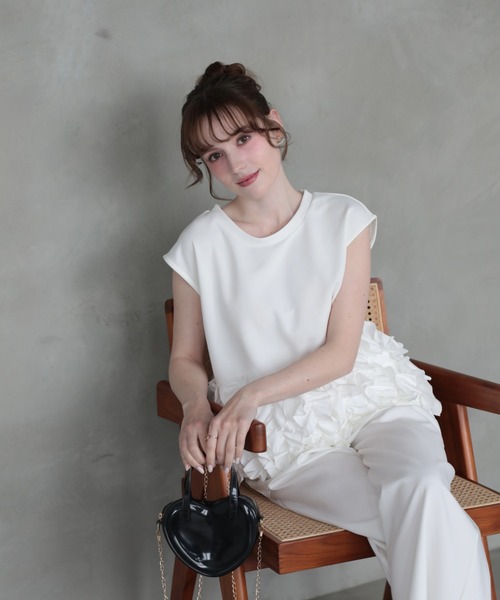 M y u(ミュー)の「裾FLOWERチュールTee (フレンチ袖)(Tシャツ/カットソー・レディース・ブラック/ホワイト/ピンク・ML)」の1枚目の写真