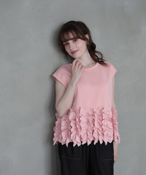 M y u(ミュー)の「裾FLOWERチュールTee (フレンチ袖)(Tシャツ/カットソー・レディース・ブラック/ホワイト/ピンク・ML)」の3枚目の写真