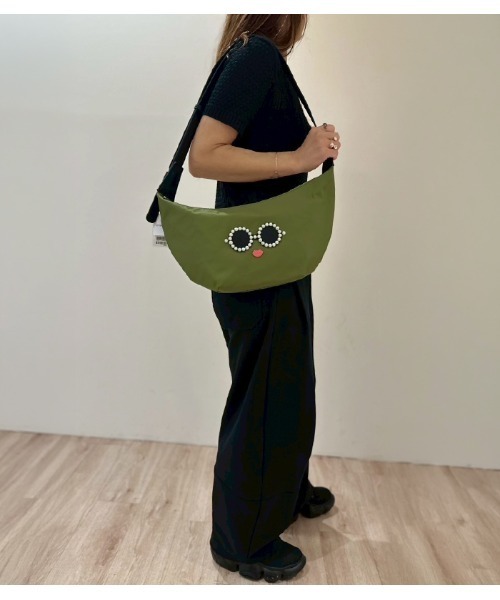 a-jolie(アジョリー)の「【a-jolie/アジョリー】パールサングラスナイロンサコッシュ(ボディバッグ/ウエストポーチ・レディース・カーキ/ブラック・FREE)」の7枚目の写真