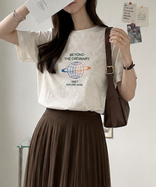 sowme.(ソウミー)の「レトロポップに着映える◎惑星ロゴ プリント ベーシック Tシャツ(Tシャツ/カットソー・レディース・オートミール/スミクロ/ホワイト系その他・SMALL/MEDIUM/LARGE)」の1枚目の写真