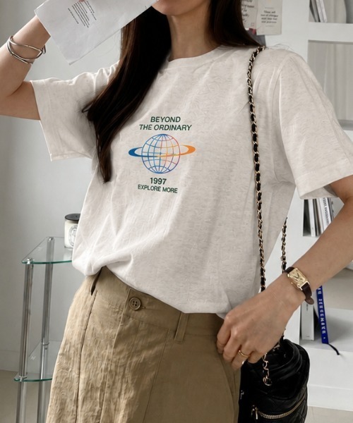 sowme.(ソウミー)の「レトロポップに着映える◎惑星ロゴ プリント ベーシック Tシャツ(Tシャツ/カットソー・レディース・オートミール/スミクロ/ホワイト系その他・SMALL/MEDIUM/LARGE)」の4枚目の写真