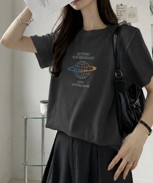 sowme.(ソウミー)の「レトロポップに着映える◎惑星ロゴ プリント ベーシック Tシャツ(Tシャツ/カットソー・レディース・オートミール/スミクロ/ホワイト系その他・SMALL/MEDIUM/LARGE)」の5枚目の写真