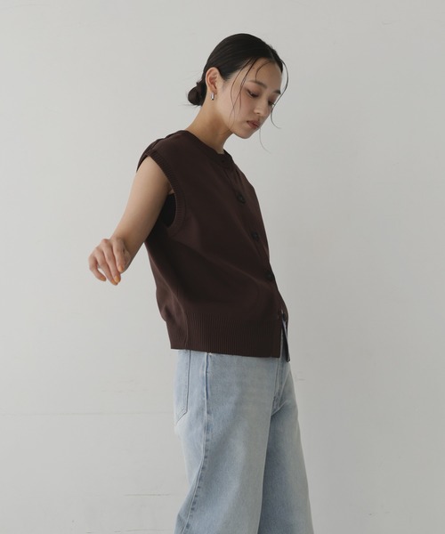 hellam(へラム)の「シャツ切り替えノースリーブカーディガン(カーディガン/ボレロ・レディース・ブラック/ブラウン/チャコール/アイボリー・FREE)」の8枚目の写真