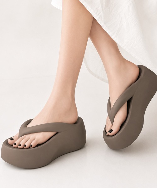 SORENA(ソレナ)の「厚底トングサンダル(サンダル・レディース・グレイッシュベージュ/ブラック・LARGE/MEDIUM/SMALL)」の2枚目の写真