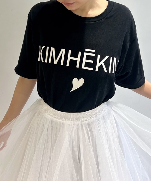 Narcissus(ナルシス)の「【Narcissus / KIMHEKIM WOMAN ( キムへキム ) 】ハートオーバーTシャツ 半袖 ロゴ(Tシャツ/カットソー・レディース・ブラック・XS/S size)」の1枚目の写真