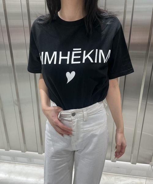 Narcissus(ナルシス)の「【Narcissus / KIMHEKIM WOMAN ( キムへキム ) 】ハートオーバーTシャツ 半袖 ロゴ(Tシャツ/カットソー・レディース・ブラック・XS/S size)」の4枚目の写真