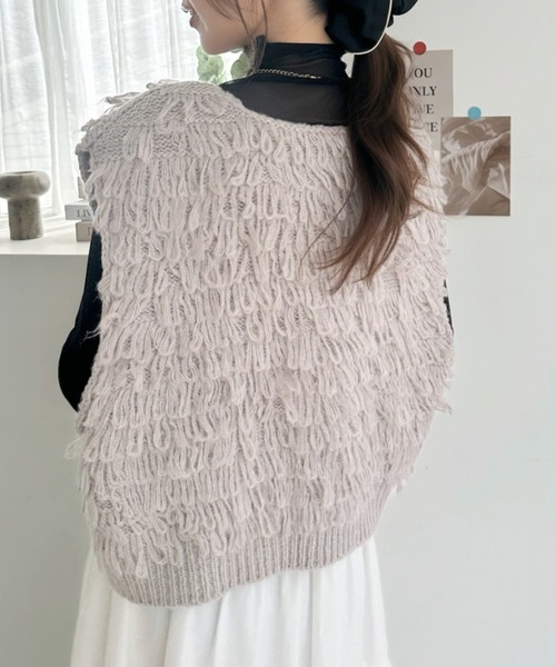 Eclat one(エクラワン)の「もこもこ、主役級。ループ編みショート丈ニットベスト(ニット/セーター・レディース・アイボリー/グレー/チャコールグレー/ブラック・FREE)」の13枚目の写真