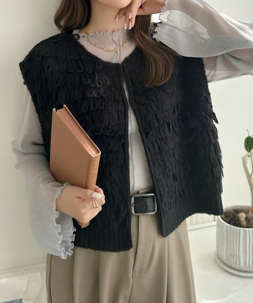 Eclat one(エクラワン)の「もこもこ、主役級。ループ編みショート丈ニットベスト(ニット/セーター・レディース・アイボリー/グレー/チャコールグレー/ブラック・FREE)」の6枚目の写真