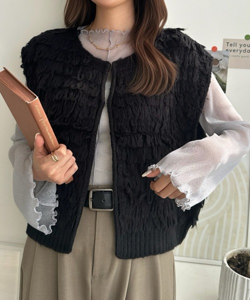 Eclat one(エクラワン)の「もこもこ、主役級。ループ編みショート丈ニットベスト(ニット/セーター・レディース・アイボリー/グレー/チャコールグレー/ブラック・FREE)」の9枚目の写真