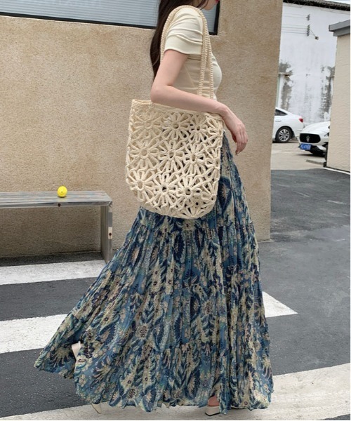 ＆soiree（アンドソワレ）の「ランダム柄ボリュームフレアスカート（スカート・レディース・ブルー・LARGE/MEDIUM）」の3枚目の写真
