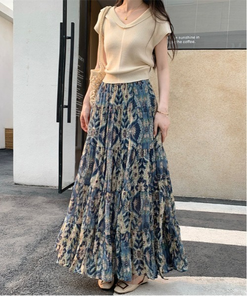 ＆soiree（アンドソワレ）の「ランダム柄ボリュームフレアスカート（スカート・レディース・ブルー・LARGE/MEDIUM）」の2枚目の写真