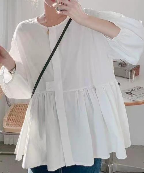 LUCPY(ラクピー)の「ウエストマークペプラムブラウス(シャツ/ブラウス・レディース・ホワイト/ブルー・LARGE/X-LARGE/XX-LARGE/MEDIUM)」の1枚目の写真