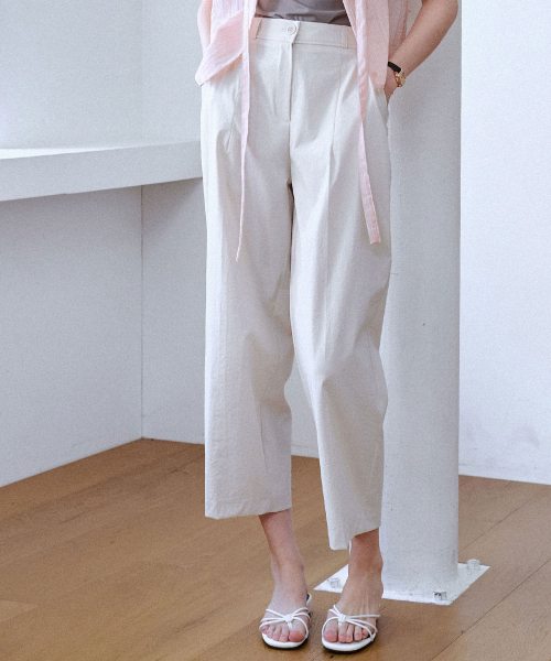 LUSIDA(ルシダ)の「セインツータックストレートスラックス_3カラー(スラックス・レディース・ブラック/ベージュ/ダークベージュ・1(S)/2(M)/3(L))」の7枚目の写真
