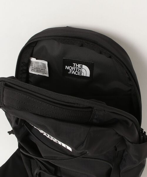 THE NORTH FACE(ザノースフェイス)の「【THE NORTH FACE/ザノースフェイス】BOREALIS SLING BAG ボレアリス スリングバッグ ワンショルダーバッグ ボディバッグ ユニセックス(ショルダーバッグ・レディース・ブラック/グレー・ONE SIZE)」の5枚目の写真