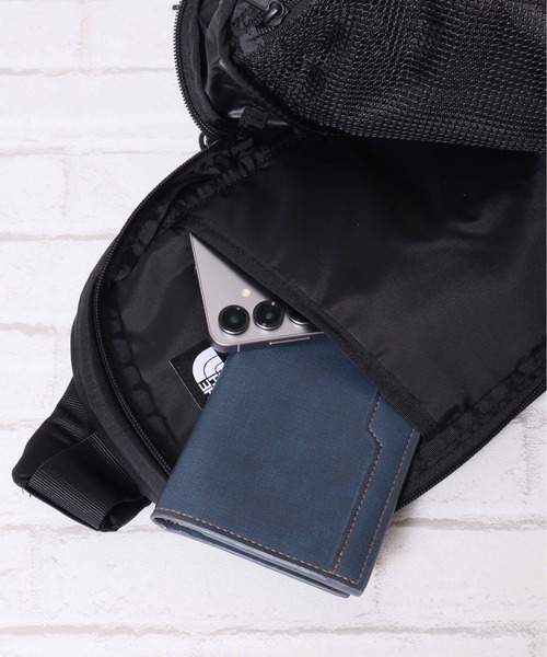THE NORTH FACE(ザノースフェイス)の「【THE NORTH FACE/ザノースフェイス】BOREALIS SLING BAG ボレアリス スリングバッグ ワンショルダーバッグ ボディバッグ ユニセックス(ショルダーバッグ・レディース・ブラック/グレー・ONE SIZE)」の9枚目の写真