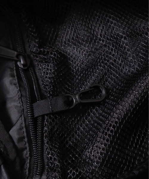 THE NORTH FACE(ザノースフェイス)の「【THE NORTH FACE/ザノースフェイス】BOREALIS SLING BAG ボレアリス スリングバッグ ワンショルダーバッグ ボディバッグ ユニセックス(ショルダーバッグ・レディース・ブラック/グレー・ONE SIZE)」の11枚目の写真