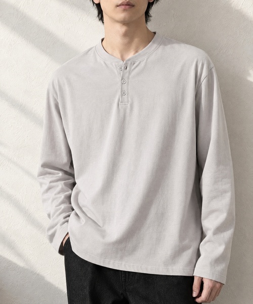 MONO-MART(モノマート)の「【EASY COMFORTシリーズ】USAコットン ベーシック コンパクトフィット ヘンリーネック長袖Tシャツ<UVカット>(Tシャツ/カットソー・メンズ・ブラック/ワイン系/ダークグレー/ブラウン系/グレイッシュブルー/オリーブ/ライトグレー/ホワイト・XL/L/M/S)」の3枚目の写真
