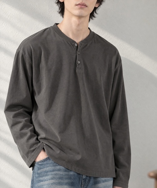 MONO-MART(モノマート)の「【EASY COMFORTシリーズ】USAコットン ベーシック コンパクトフィット ヘンリーネック長袖Tシャツ<UVカット>(Tシャツ/カットソー・メンズ・ブラック/ワイン系/ダークグレー/ブラウン系/グレイッシュブルー/オリーブ/ライトグレー/ホワイト・XL/L/M/S)」の4枚目の写真