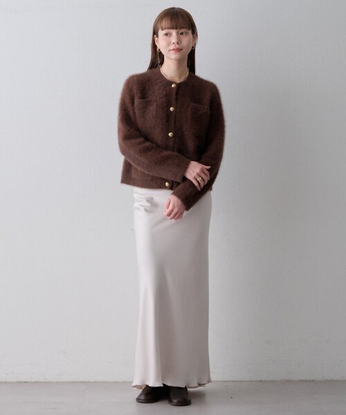 Whim Gazette(ウィムガゼット)の「〈WEB限定カラーあり〉カシミヤ混ファークルーネックニットジャケット(カーディガン/ボレロ・レディース・ベージュ/ブラウン/ブラック/グレー/オフホワイト/ネイビー・FREE)」の21枚目の写真