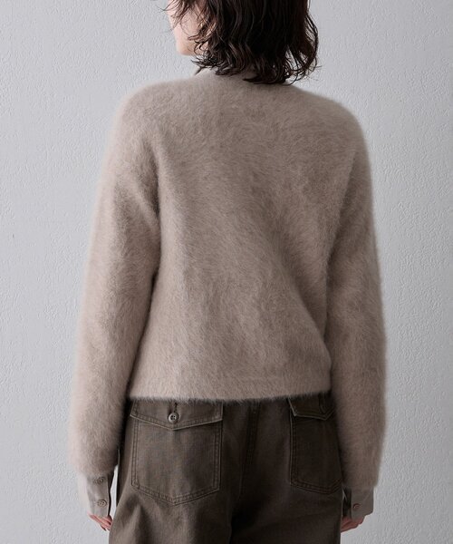 Whim Gazette(ウィムガゼット)の「〈WEB限定カラーあり〉カシミヤ混ファークルーネックニットジャケット(カーディガン/ボレロ・レディース・ベージュ/ブラウン/ブラック/グレー/オフホワイト/ネイビー・FREE)」の16枚目の写真