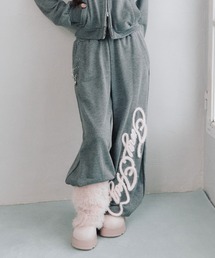 OLIVE des OLIVE | ファーロゴバレルレッグパンツ(スウェットパンツ)