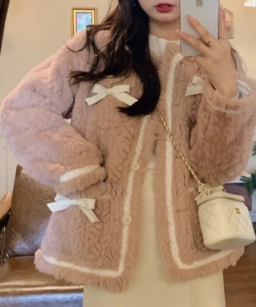 AMAJI(アマジ)の「リボン ボアブルゾン(ブルゾン・レディース・ホワイト/ライトピンク・MEDIUM/LARGE/X-LARGE/SMALL)」の2枚目の写真
