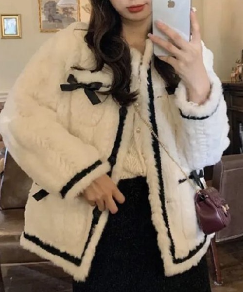 AMAJI(アマジ)の「リボン ボアブルゾン(ブルゾン・レディース・ホワイト/ライトピンク・MEDIUM/LARGE/X-LARGE/SMALL)」の4枚目の写真