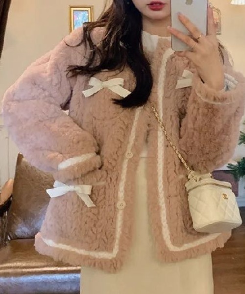 AMAJI(アマジ)の「リボン ボアブルゾン(ブルゾン・レディース・ホワイト/ライトピンク・MEDIUM/LARGE/X-LARGE/SMALL)」の3枚目の写真