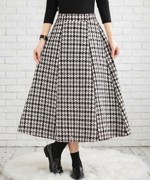 Pittok(ピットク)の「千鳥柄ミモレ丈 ツイードフレアスカート(スカート・レディース・ブラウン/ブラック・MEDIUM)」の13枚目の写真