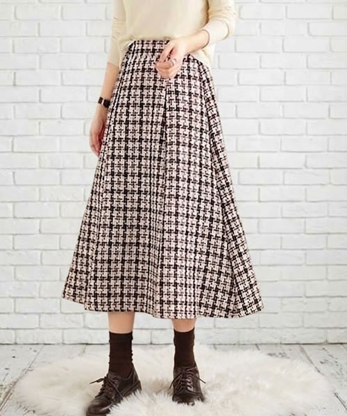 Pittok(ピットク)の「千鳥柄ミモレ丈 ツイードフレアスカート(スカート・レディース・ブラウン/ブラック・MEDIUM)」の6枚目の写真