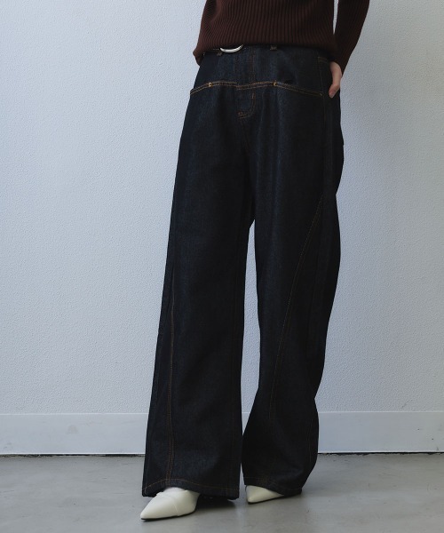 Clum（クルム）の「curved seam wide denim / ウエスト切り替えカーブワイドデニムパンツ（デニムパンツ・レディース・ダークブルー・SMALL/MEDIUM/LARGE）」の3枚目の写真