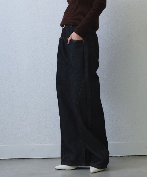 Clum（クルム）の「curved seam wide denim / ウエスト切り替えカーブワイドデニムパンツ（デニムパンツ・レディース・ダークブルー・SMALL/MEDIUM/LARGE）」の6枚目の写真